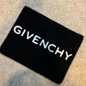 Givency Pouch